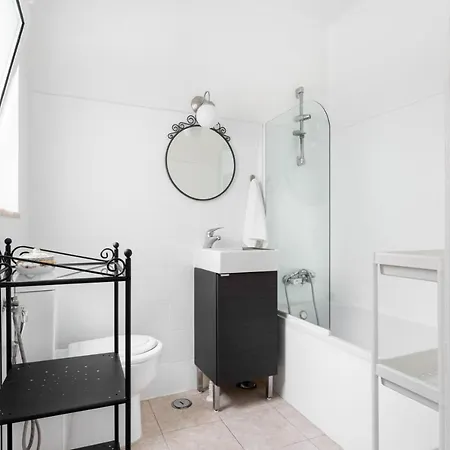 Altido Stunning 4br Apt With Terrace And Seaview In Alfama