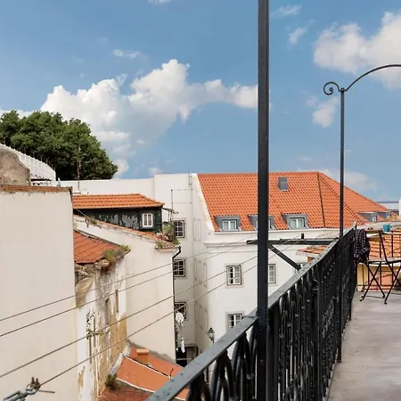 Altido Stunning 4br Apt With Terrace And Seaview In Alfama Apartment