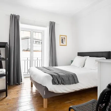 Altido Stunning 4br Apt With Terrace And Seaview In Alfama *