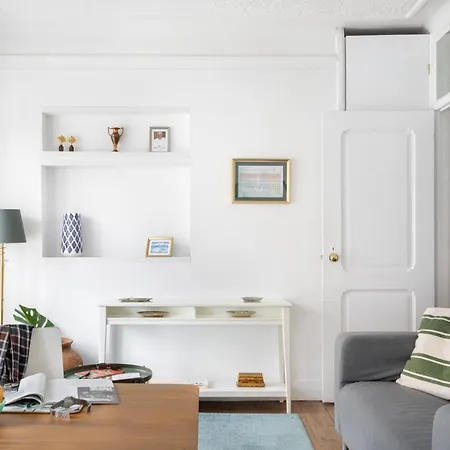 Altido Stunning 4br Apt With Terrace And Seaview In Alfama *