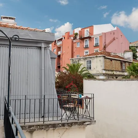 Altido Stunning 4br Apt With Terrace And Seaview In Alfama Lisbon